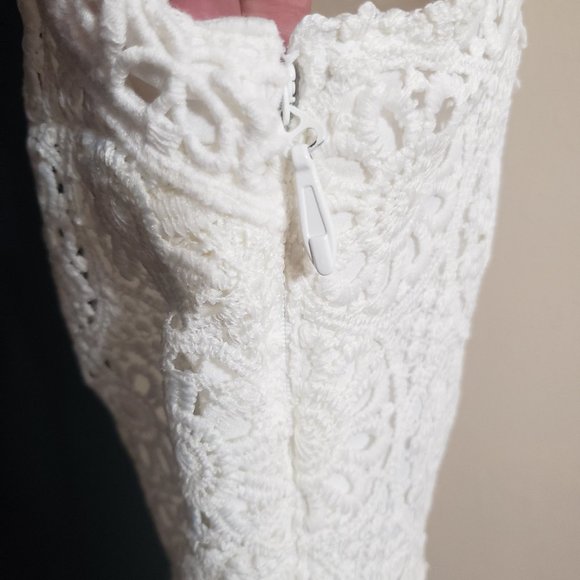 White Summer Mini Dress w/Crochet Accents by Hollister Size 3 - Picture 7 of 9